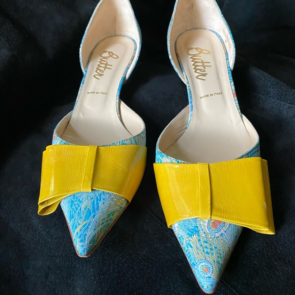 Butter Peacock Leather Kitten Heel shoes.  Never worn - Picture 2 of 8